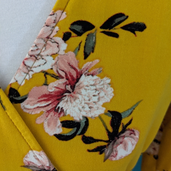 Faux wrap mini dress - Picture 5 of 6